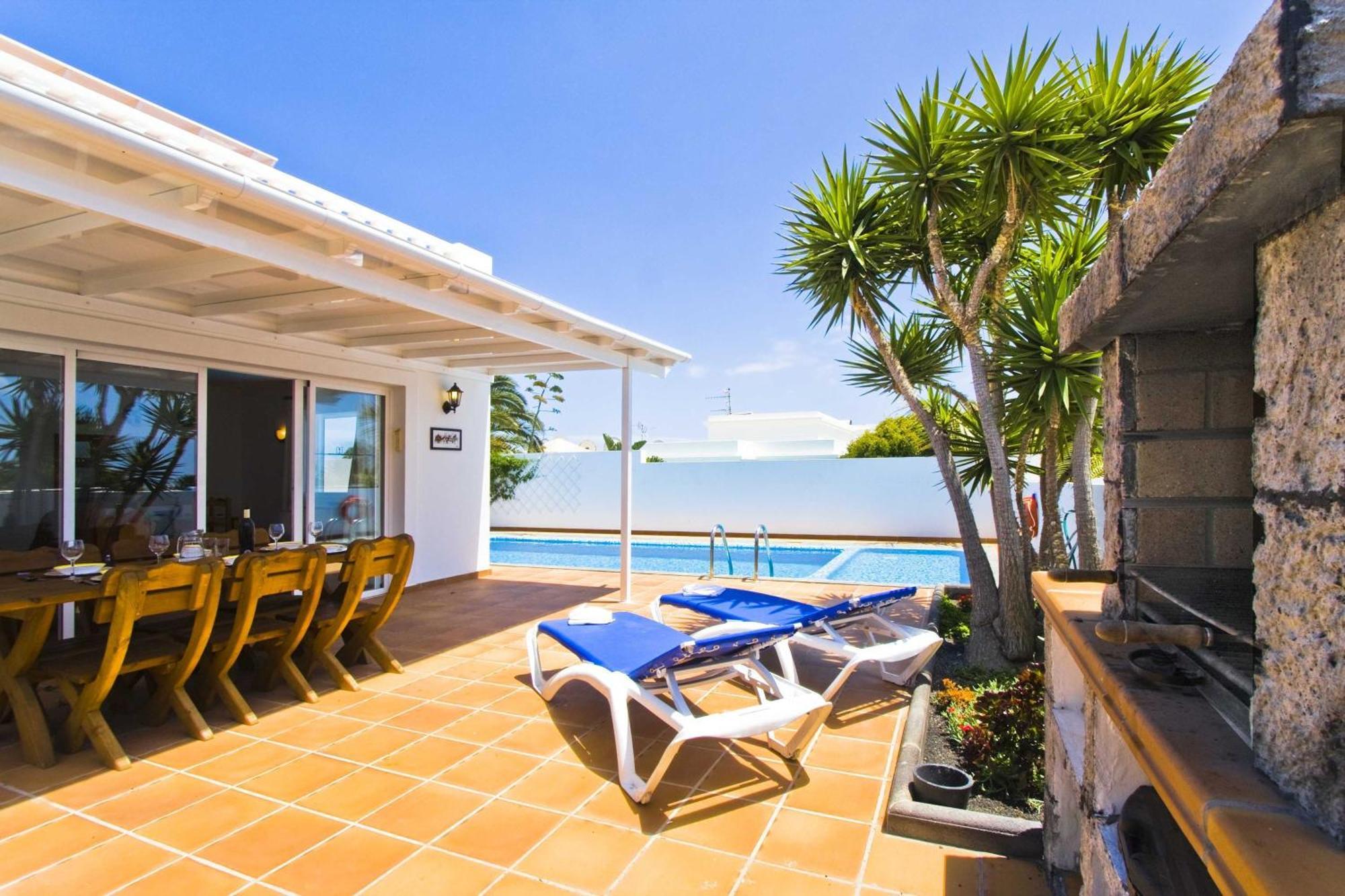 Lovely Los Mojones Villa Casa Jasmine Heated Pool Short Walk To Beach Puerto Del Carmen Puerto del Carmen  Esterno foto